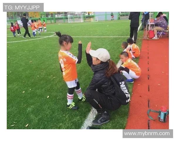 足球明星背后的艰辛训练揭秘努力与汗水铸就辉煌成就